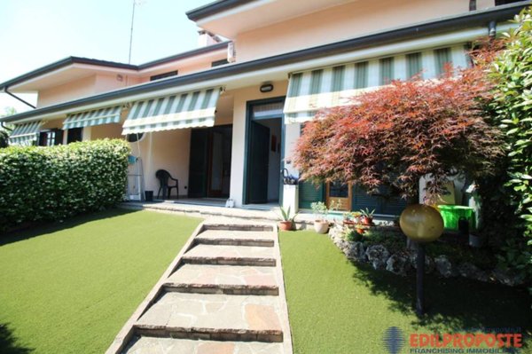 casa indipendente in vendita a Lazzate