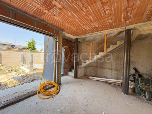 casa indipendente in vendita a Lazzate