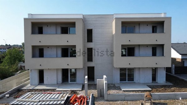 appartamento in vendita a Lazzate