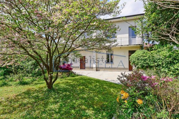 casa indipendente in vendita a Lazzate