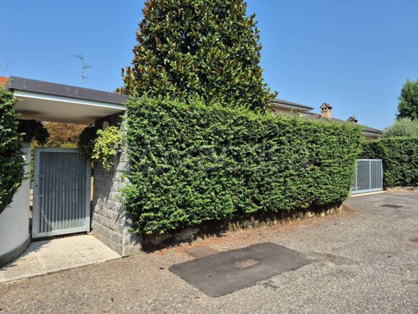 casa indipendente in vendita a Lazzate