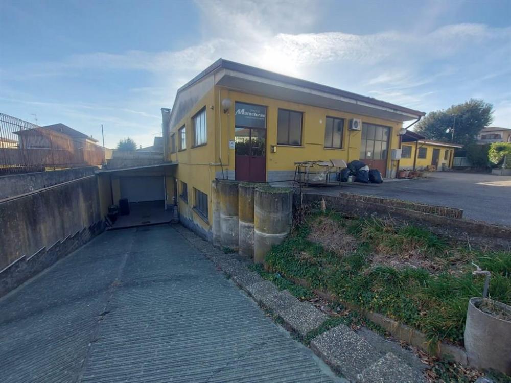 locale di sgombero in vendita a Lazzate