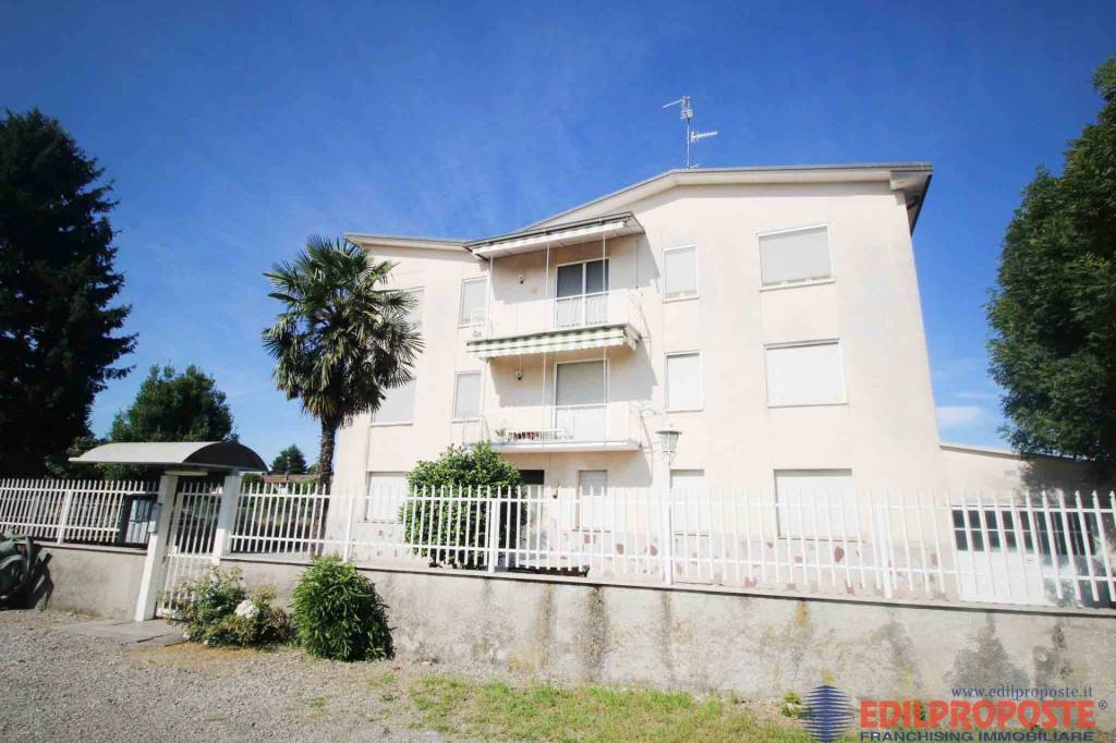 appartamento in vendita a Lazzate