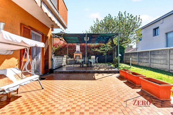 casa indipendente in vendita a Lazzate