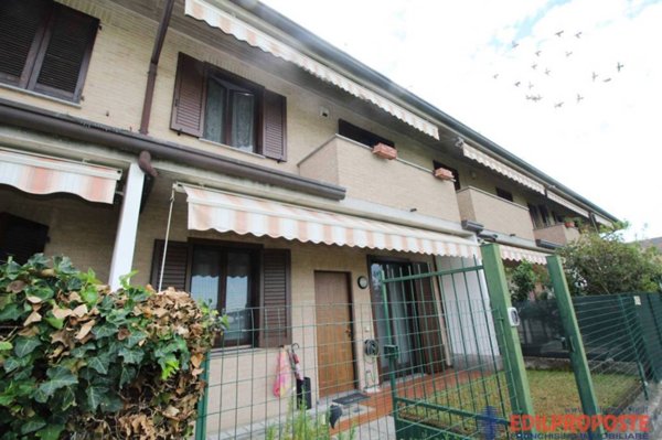 casa indipendente in vendita a Lazzate
