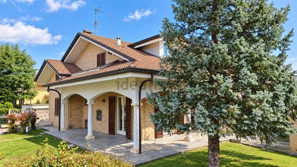 casa indipendente in vendita a Lazzate