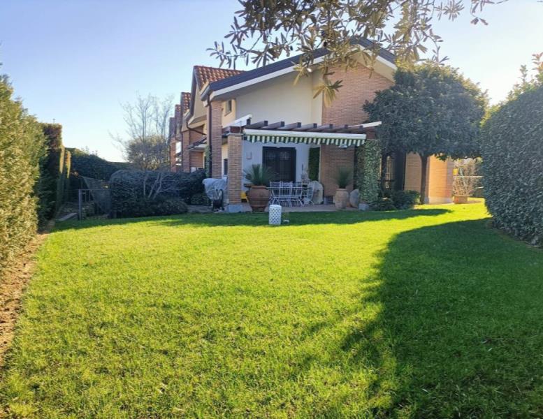 casa indipendente in vendita a Lesmo