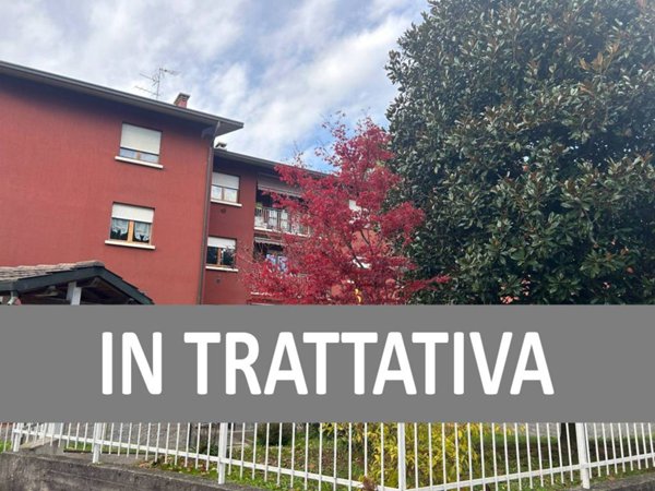 appartamento in vendita a Lesmo in zona Peregallo.
