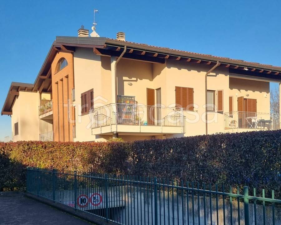 appartamento in vendita a Lesmo in zona Peregallo.