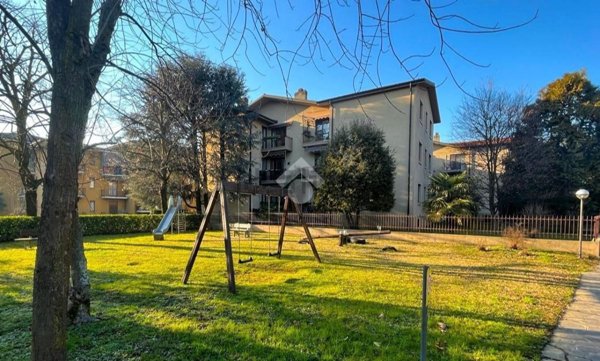 appartamento in vendita a Lesmo in zona Peregallo.