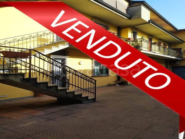 appartamento in vendita a Lesmo in zona Peregallo.