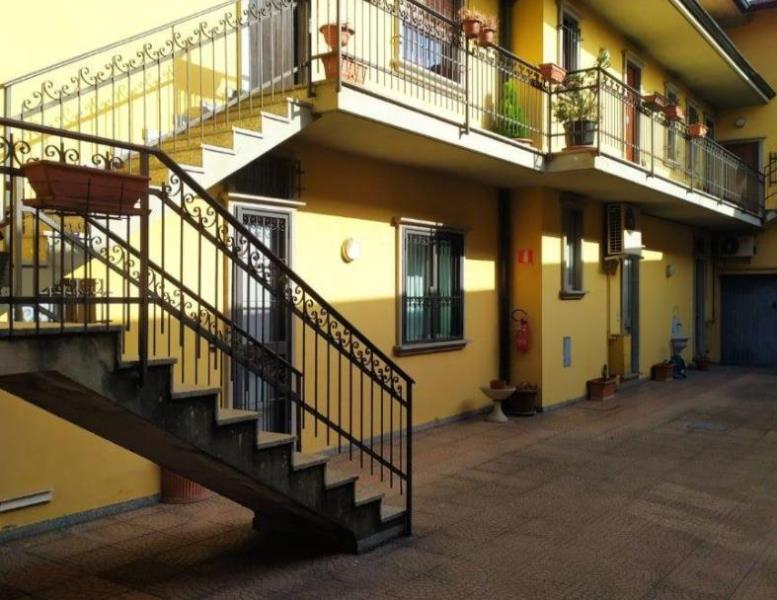 appartamento in vendita a Lesmo in zona Peregallo.