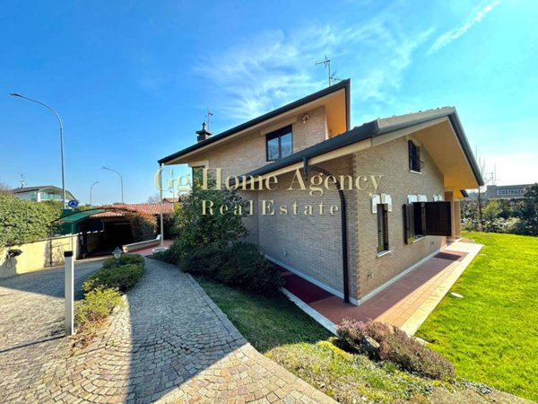 casa indipendente in vendita a Lesmo