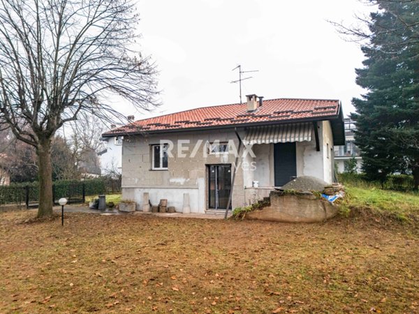 casa indipendente in vendita a Lesmo in zona Gerno