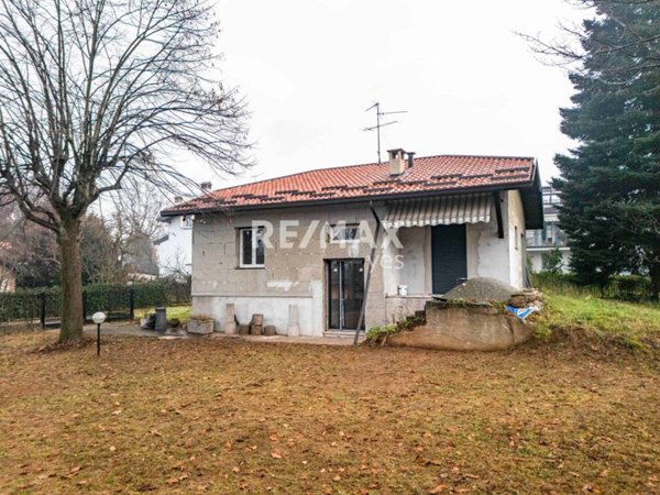 casa indipendente in vendita a Lesmo in zona Gerno