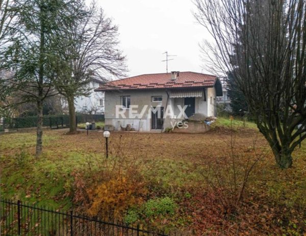 casa indipendente in vendita a Lesmo in zona Gerno
