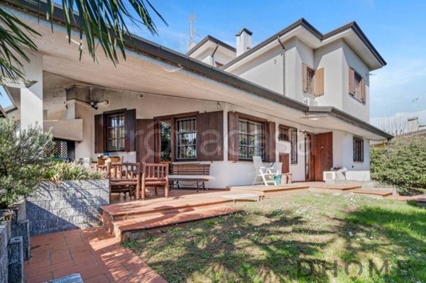 casa indipendente in vendita a Lesmo