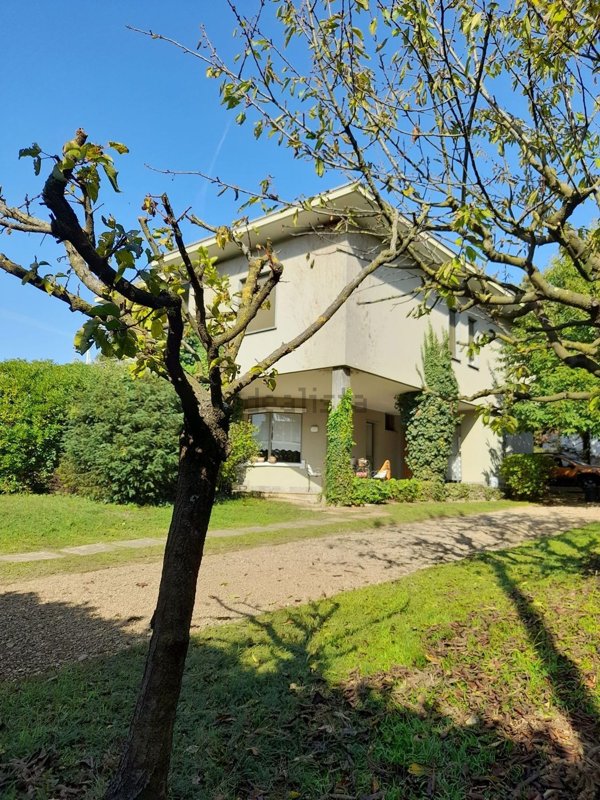 casa indipendente in vendita a Lesmo