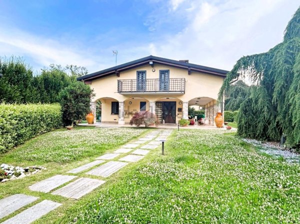 casa indipendente in vendita a Lesmo
