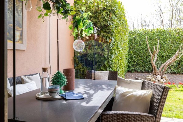 appartamento in vendita a Lesmo in zona Peregallo.