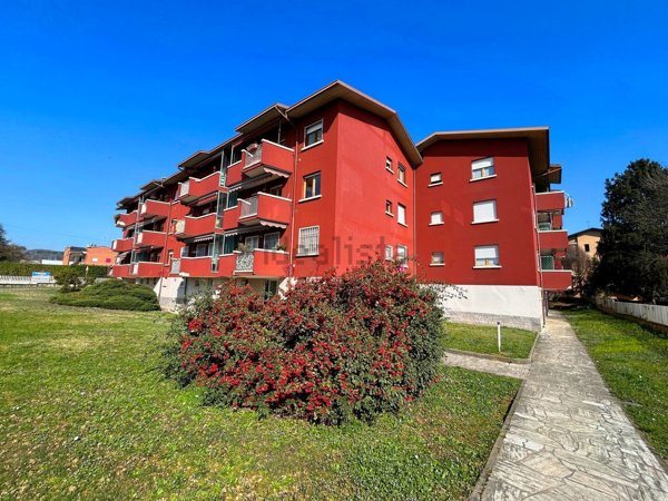 appartamento in vendita a Lesmo in zona Gerno