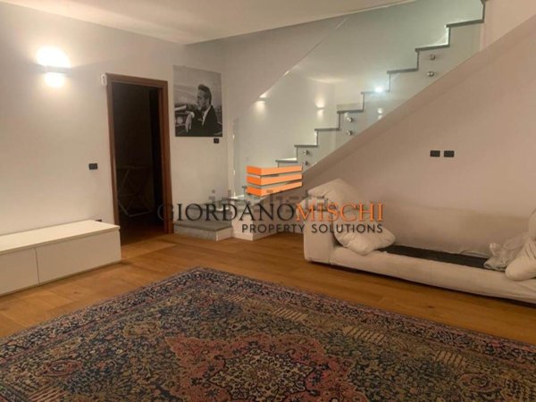 casa indipendente in vendita a Lesmo in zona Peregallo.