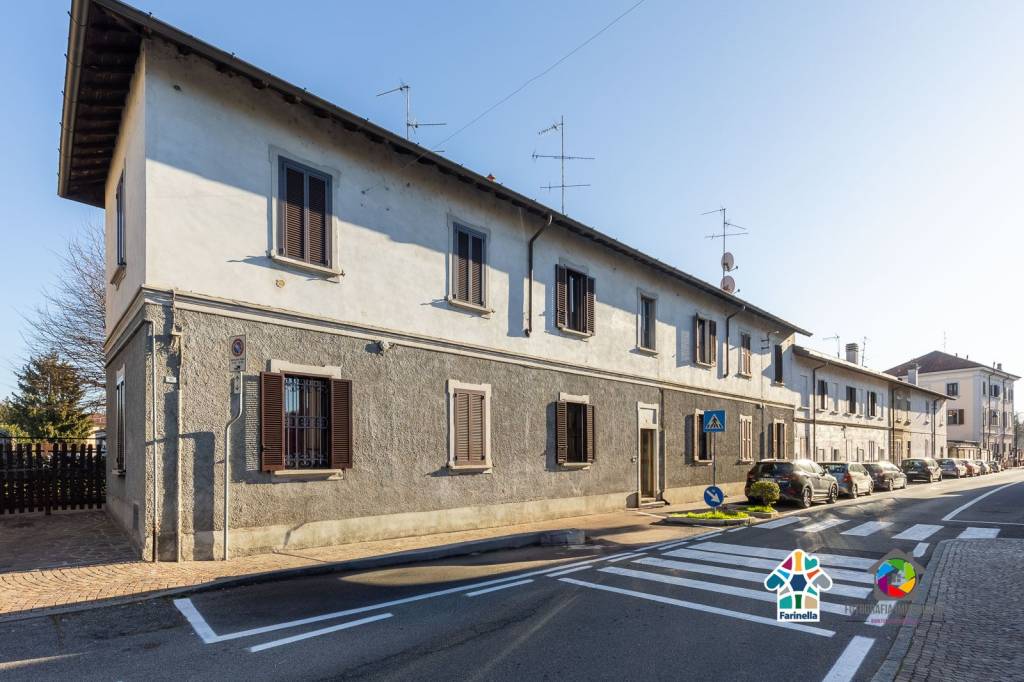 appartamento in vendita a Lesmo in zona Peregallo.