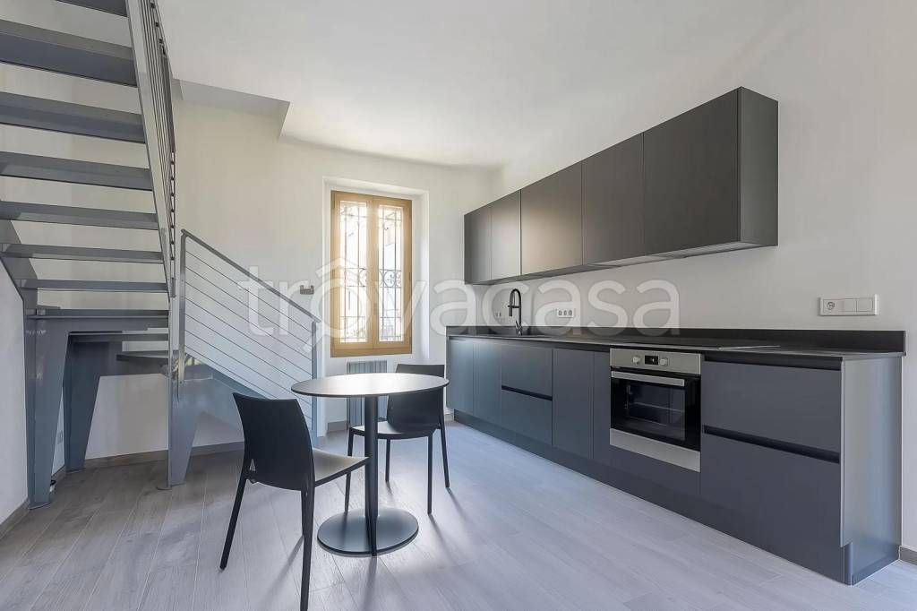 appartamento in vendita a Lesmo in zona Peregallo.