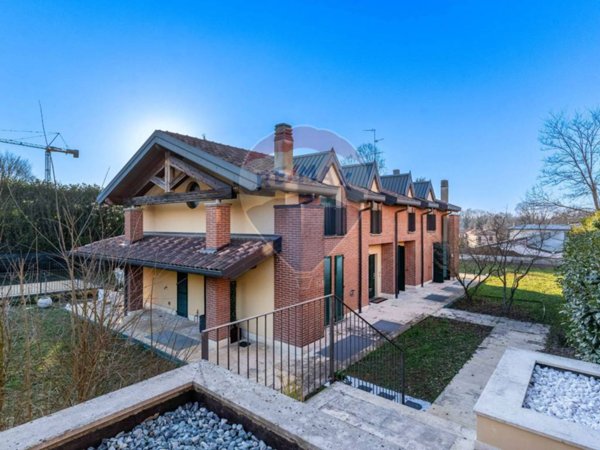 casa indipendente in vendita a Lesmo