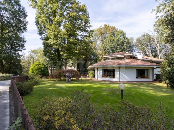 casa indipendente in vendita a Lesmo
