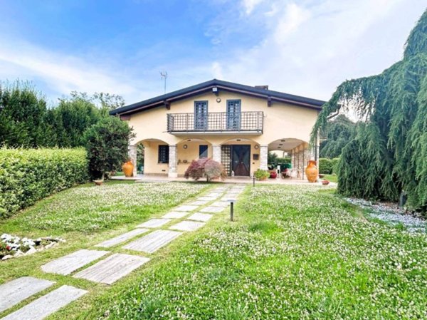 casa indipendente in vendita a Lesmo