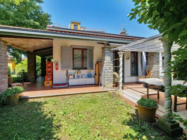 casa indipendente in vendita a Lesmo