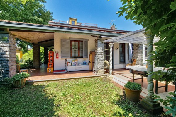 casa indipendente in vendita a Lesmo