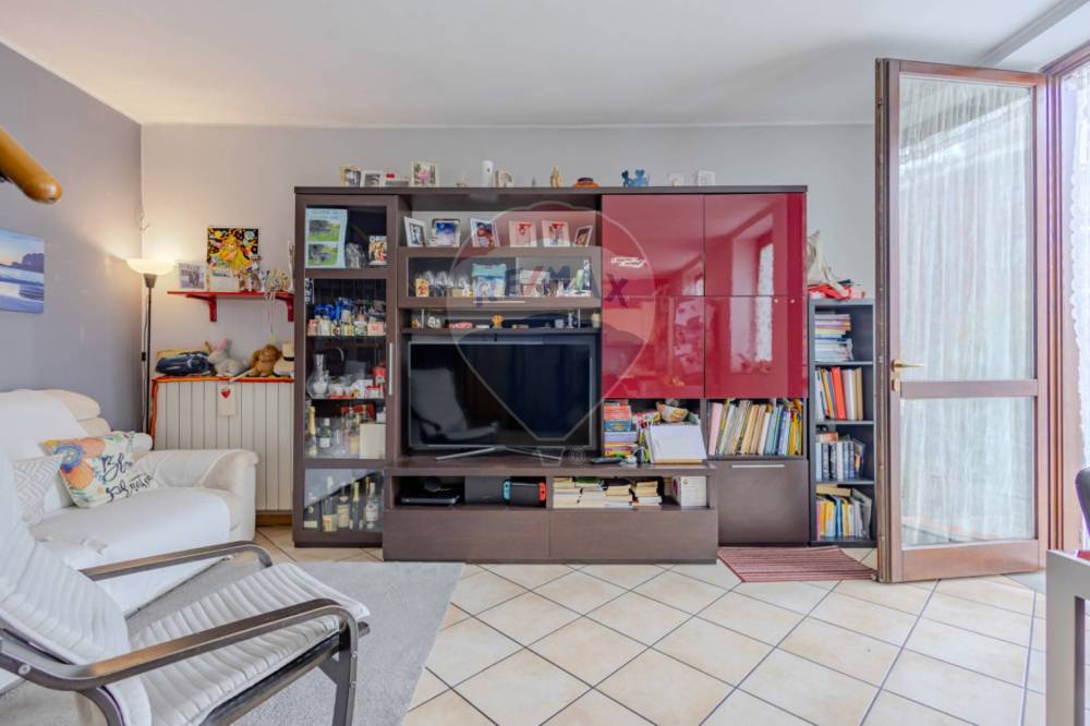 appartamento in vendita a Lesmo in zona Peregallo.