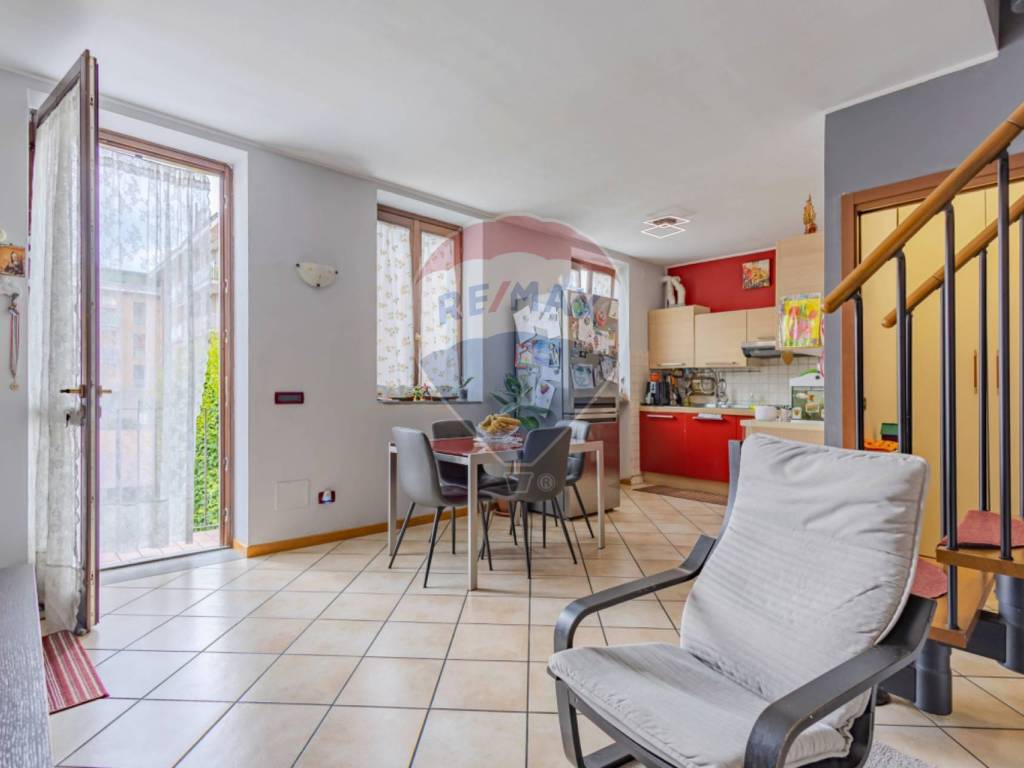 appartamento in vendita a Lesmo in zona Peregallo.