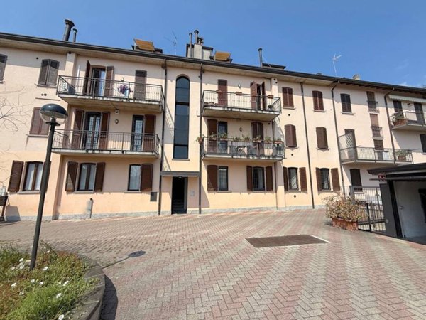 appartamento in vendita a Lesmo in zona Peregallo.