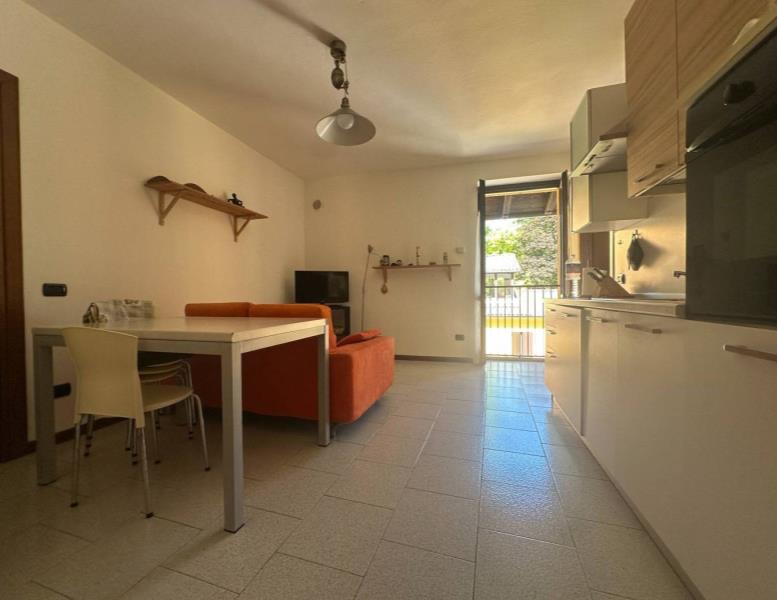 appartamento in vendita a Lesmo in zona Gerno