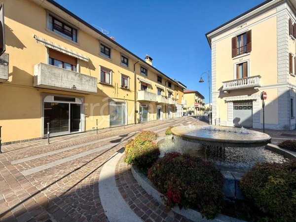 appartamento in vendita a Lesmo in zona Peregallo.