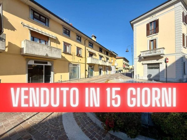 appartamento in vendita a Lesmo in zona Peregallo.