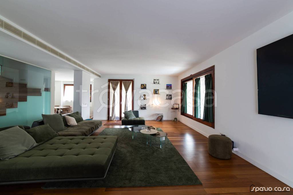 casa indipendente in vendita a Lesmo