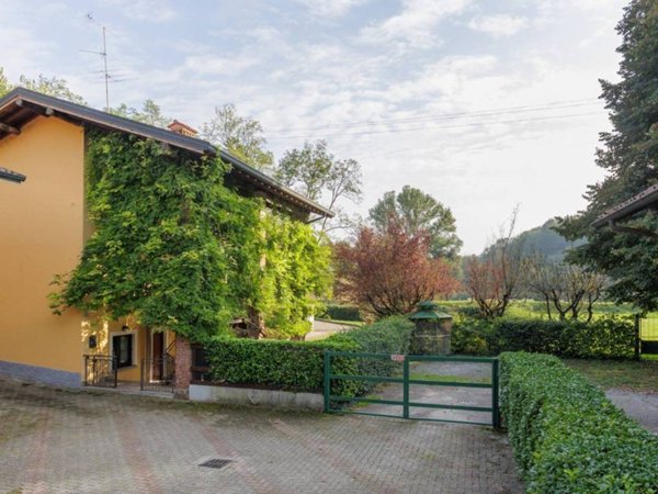 casa indipendente in vendita a Lesmo in zona Gerno
