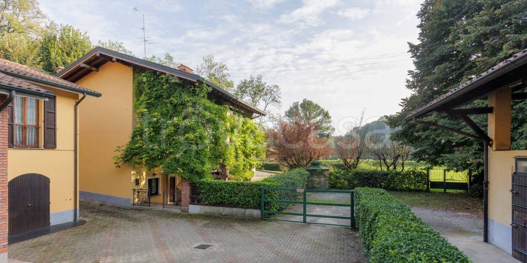 casa indipendente in vendita a Lesmo in zona Gerno