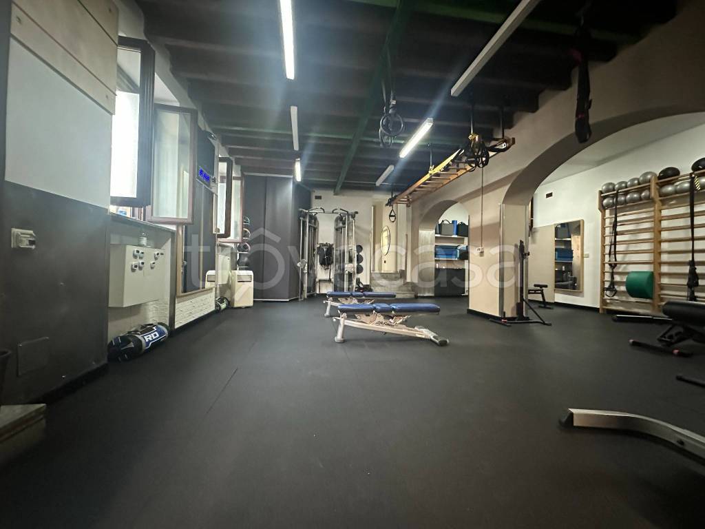 negozio in vendita a Lesmo in zona Gerno