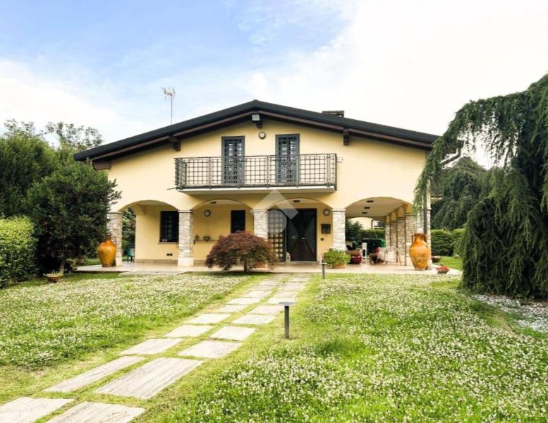casa indipendente in vendita a Lesmo