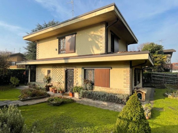 casa indipendente in vendita a Lesmo