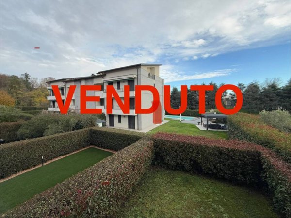 appartamento in vendita a Lesmo in zona Peregallo.