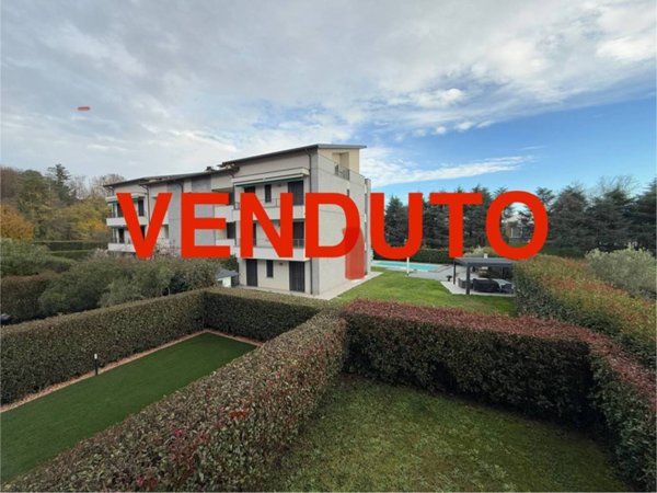 appartamento in vendita a Lesmo in zona Peregallo.