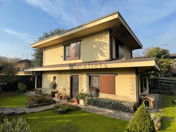 casa indipendente in vendita a Lesmo