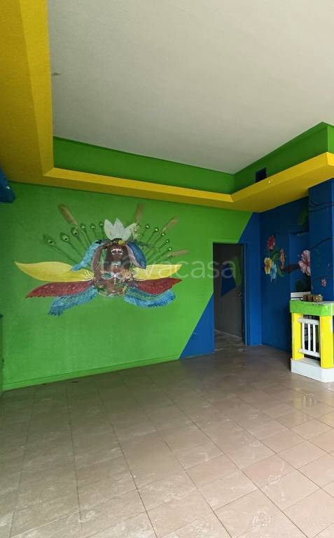 negozio in vendita a Lesmo in zona Peregallo.