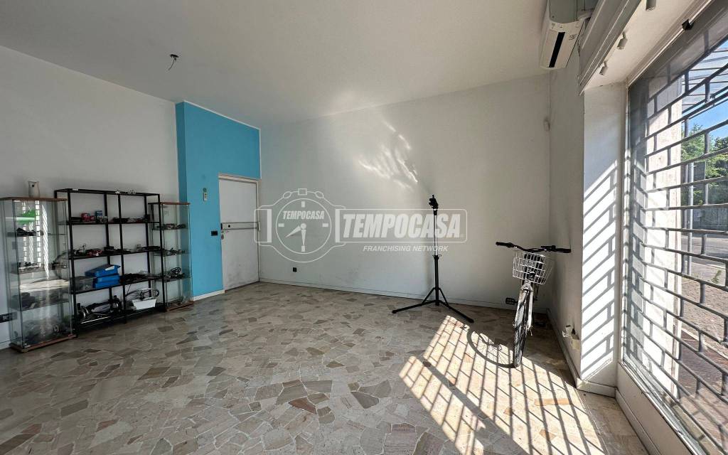 negozio in vendita a Lesmo